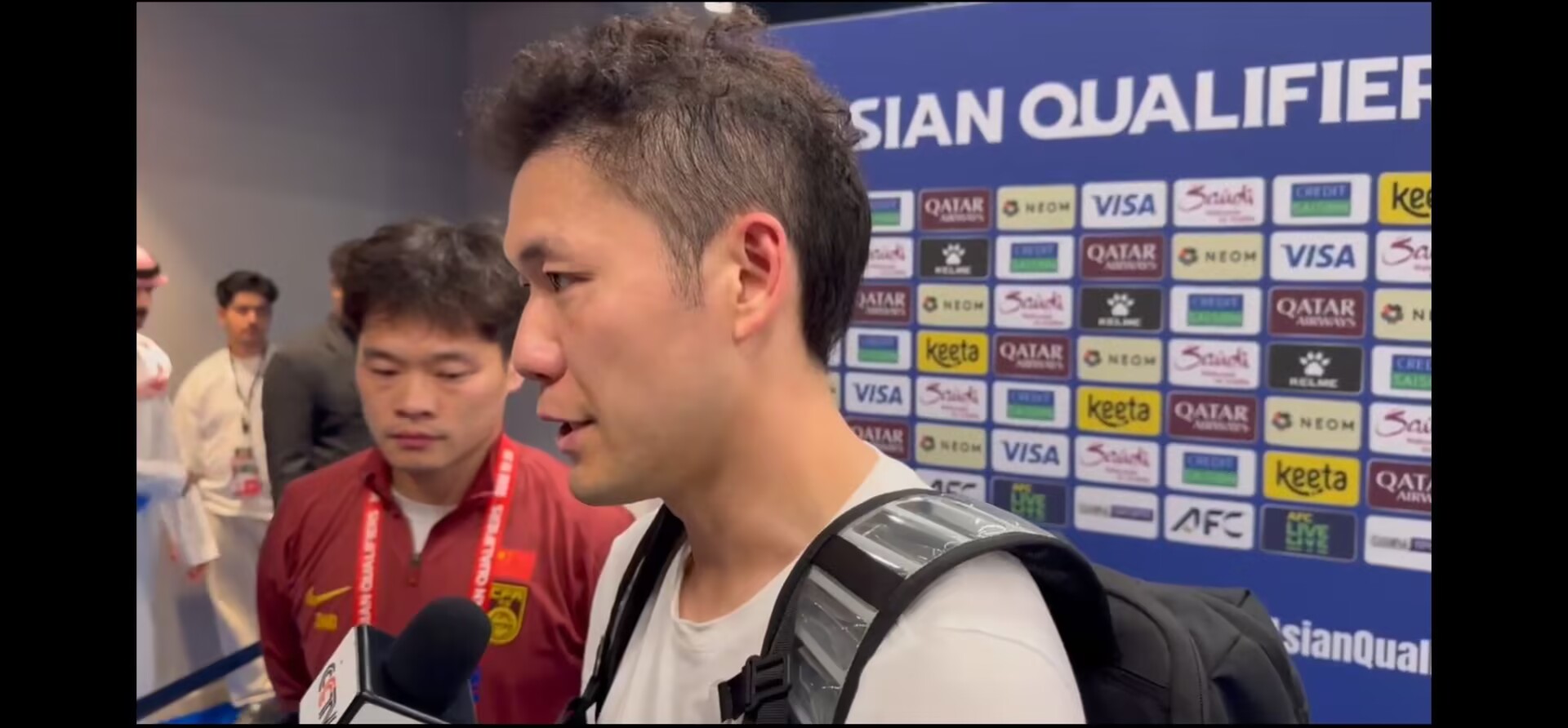 李源一:训练和比赛不同在于对手给的压力 没红牌比赛应该有机会